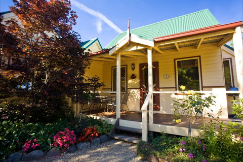 Autumn Abode Cottages - Accommodation QLD 1