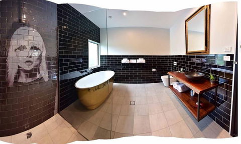 Boogie Woogie Beach House - Accommodation QLD 1