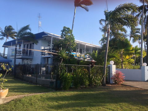 Cardwell Beachfront Motel - Accommodation QLD 1