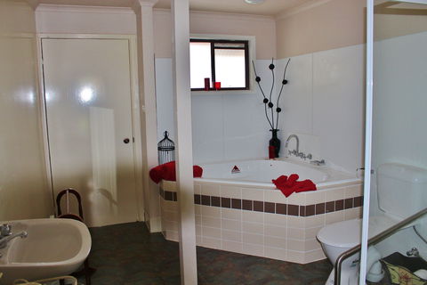 Dartmouth Motor Inn - Accommodation QLD 0