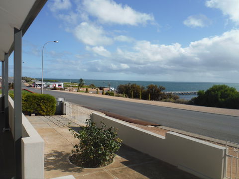 Jetty Views - Accommodation QLD 1