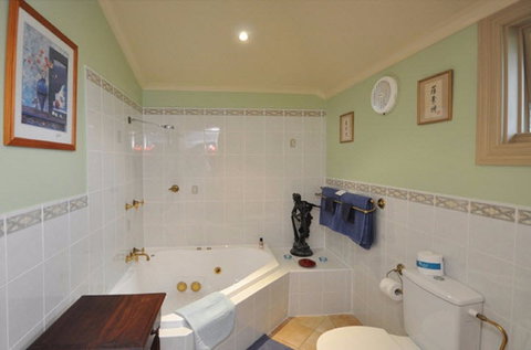 Lurline House - Accommodation QLD 1