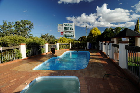 McNevins Warwick Motel And Gunyah Restaurant - Accommodation QLD 2