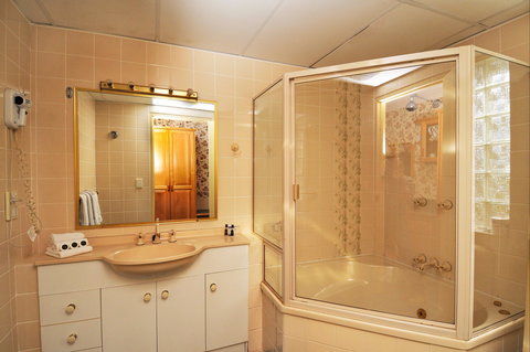 McNevins Logan Park Motel - Accommodation QLD 2