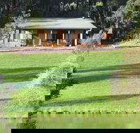 Pemberton Lake View Chalets - Accommodation QLD