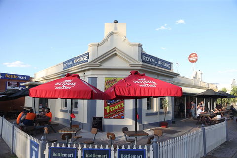 Royal Bridge Hotel, Barham - Accommodation QLD 0