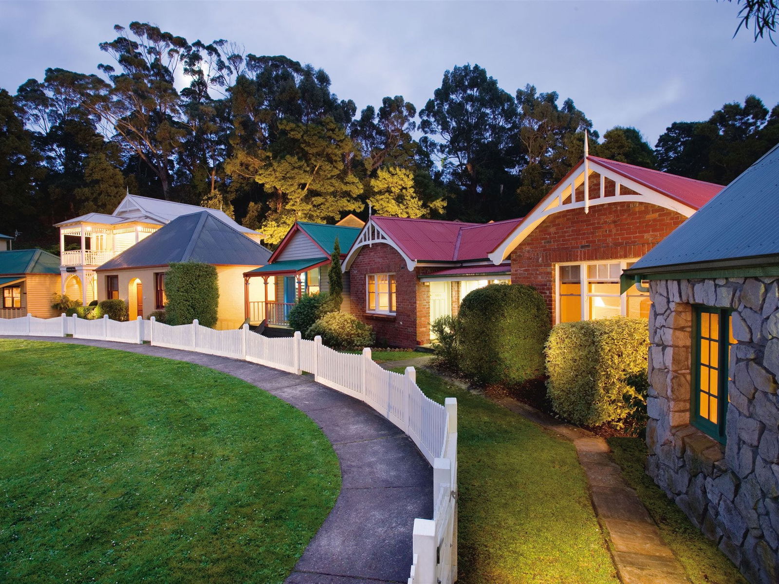 Strahan TAS Accommodation QLD