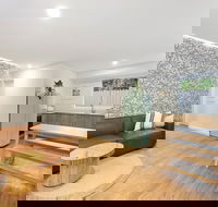 Sunset Beach - Surfside - Accommodation QLD