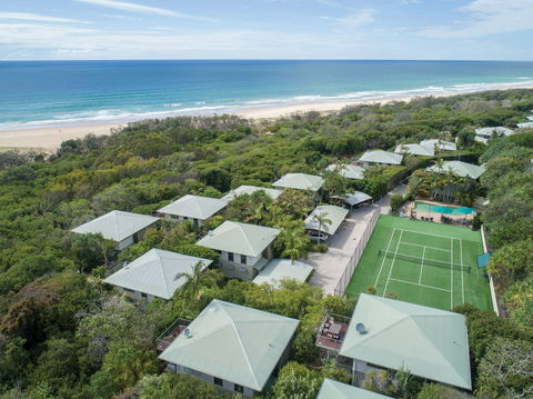 The Retreat Beach Houses - Accommodation QLD 2