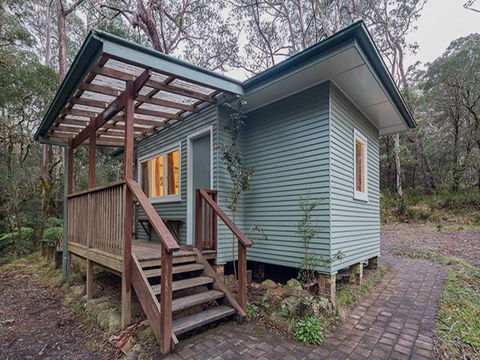 Toms Cabin - Accommodation QLD 0