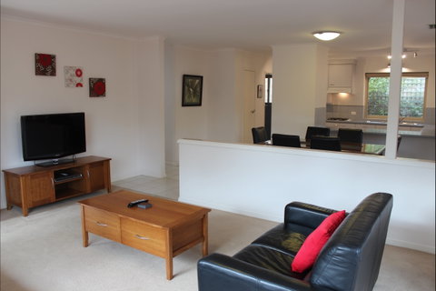 Adelaide Serviced Accommodation - Childers House - Accommodation QLD 1