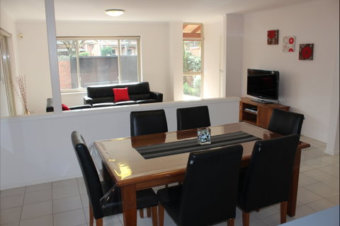 Adelaide Serviced Accommodation - Childers House - Accommodation QLD 2