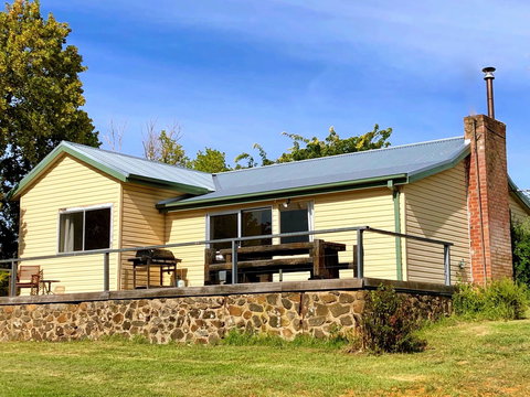 Adelong Valley Farm Stays - Moorallie Cottage - Accommodation QLD 1