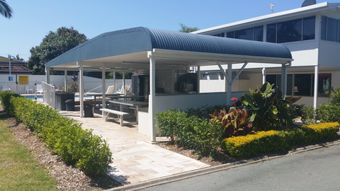 Alex Beach Cabins And Tourist Park - Accommodation QLD 1