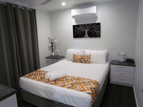 Alex Beach Cabins And Tourist Park - Accommodation QLD 2