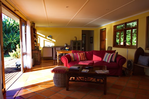 Alfie's - Accommodation QLD 0