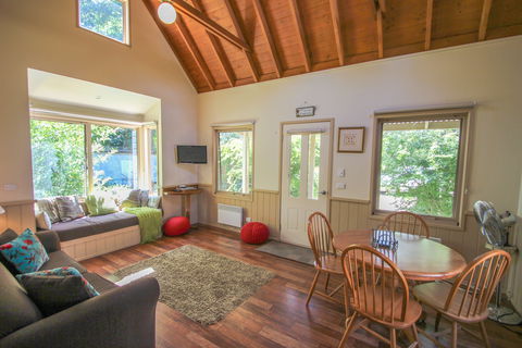 Alpine Arnica Cottages - Accommodation QLD 0