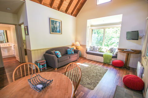 Alpine Arnica Cottages - Accommodation QLD 2