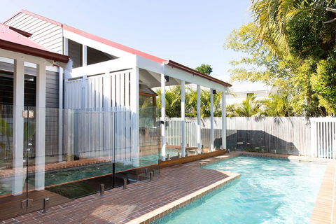 Bacchus - Accommodation QLD 2