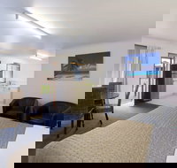 Best Western Colonial Village Motel - Accommodation QLD