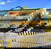 Clemandtines Vintage Beach Estate - Accommodation QLD