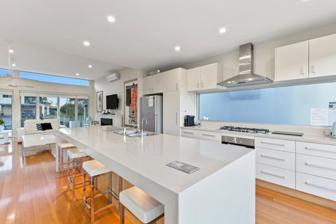 Elanora - Accommodation QLD 2