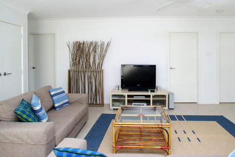 Fingal Bay Beach House - Accommodation QLD 2