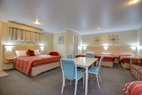Fitzroy Motor Inn - Accommodation QLD 1