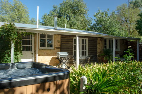 Ford Cottage Bed & Breakfast - Accommodation QLD 0