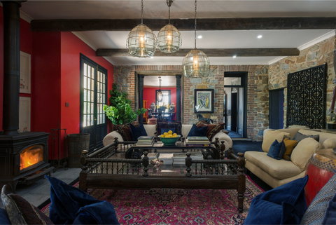 Hillcrest House Binda - Accommodation QLD 2