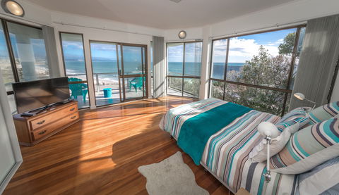 King Of North Bay - Accommodation QLD 1