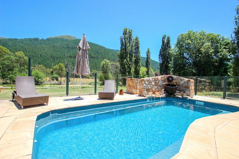 Mill Cottage - Wandiligong - Accommodation QLD 1