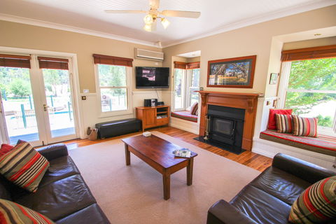 Mill Cottage - Wandiligong - Accommodation QLD 2