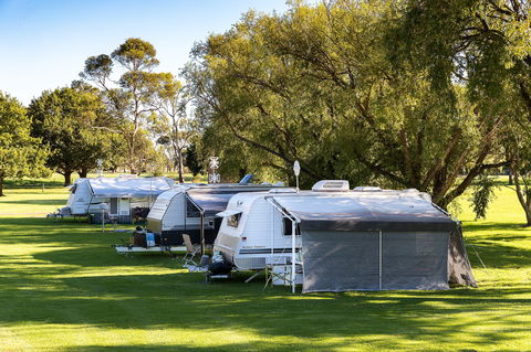 Mortlake Caravan Park - Accommodation QLD 1