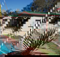 Parkes Country Cabins - Accommodation QLD