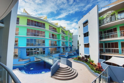 Rolling Surf Resort - Accommodation QLD 1