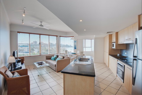 Rolling Surf Resort - Accommodation QLD 2