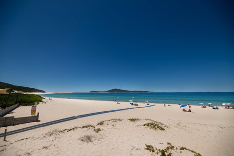 Seaside Holiday Resort - Accommodation QLD 2
