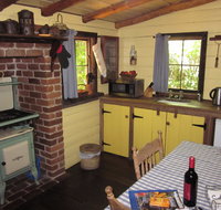 Settlers Hut - Accommodation QLD