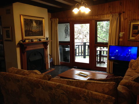 Studio Cottages Romantic Hideaway - Accommodation QLD 2