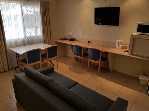 The Palms Motel Chinchilla - Accommodation QLD 2