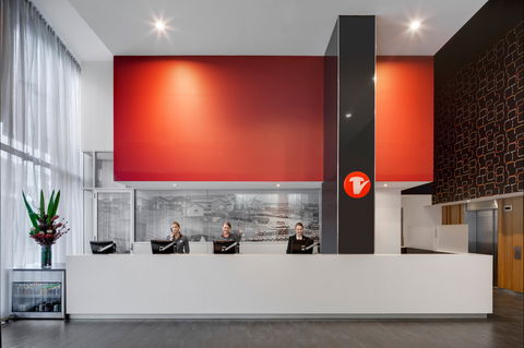 Travelodge Hotel Melbourne Docklands - Accommodation QLD 0