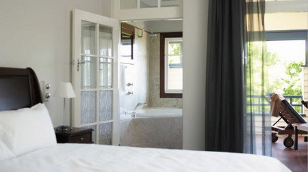 Caves House Hotel - Accommodation QLD 0