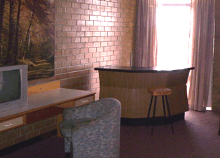 Red Castle Motor Inn - Accommodation QLD