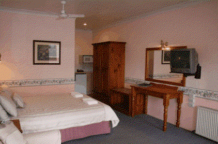 New England Motor Inn - Accommodation QLD 1