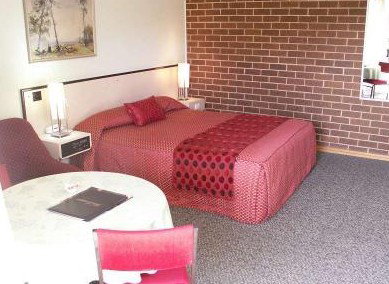 Westwood Motor Inn - Accommodation QLD 3