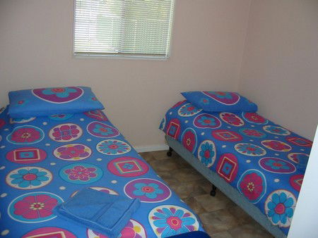 JJ's Holiday Cottages - Mitchell Street - Accommodation QLD 0