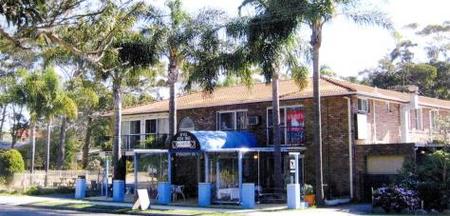 Palm Court Motel - Accommodation QLD 0