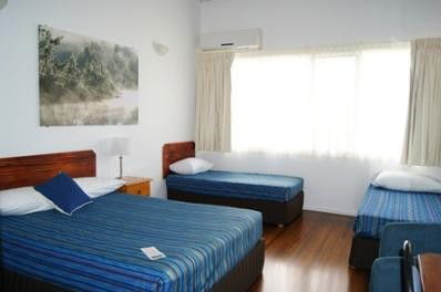 Diggers Tavern - Accommodation QLD 3