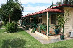 Outback Villas - Accommodation QLD 2